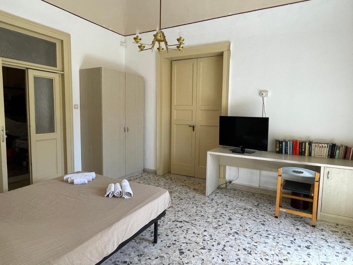 Bed And Books Isabella Bed & Breakfast คาตาเนีย ภายนอก รูปภาพ