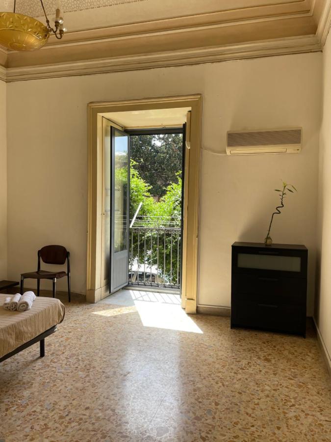 Bed And Books Isabella Bed & Breakfast คาตาเนีย ภายนอก รูปภาพ