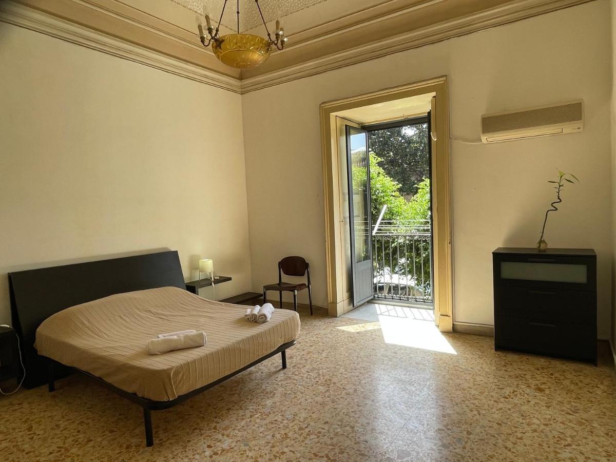 Bed And Books Isabella Bed & Breakfast คาตาเนีย ภายนอก รูปภาพ