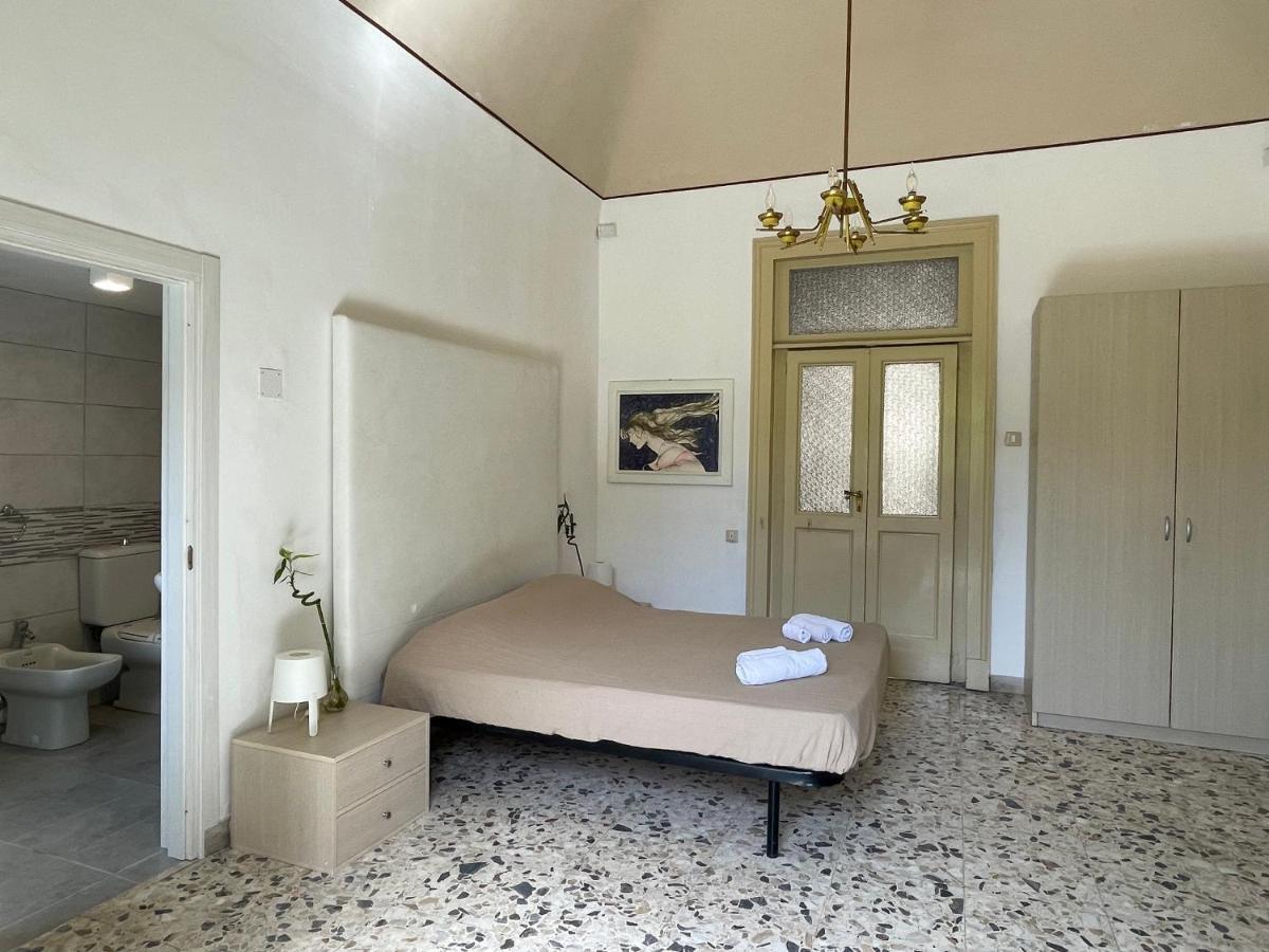 Bed And Books Isabella Bed & Breakfast คาตาเนีย ภายนอก รูปภาพ