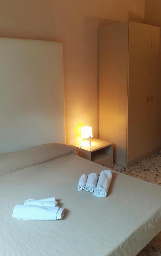 Bed And Books Isabella Bed & Breakfast คาตาเนีย ภายนอก รูปภาพ