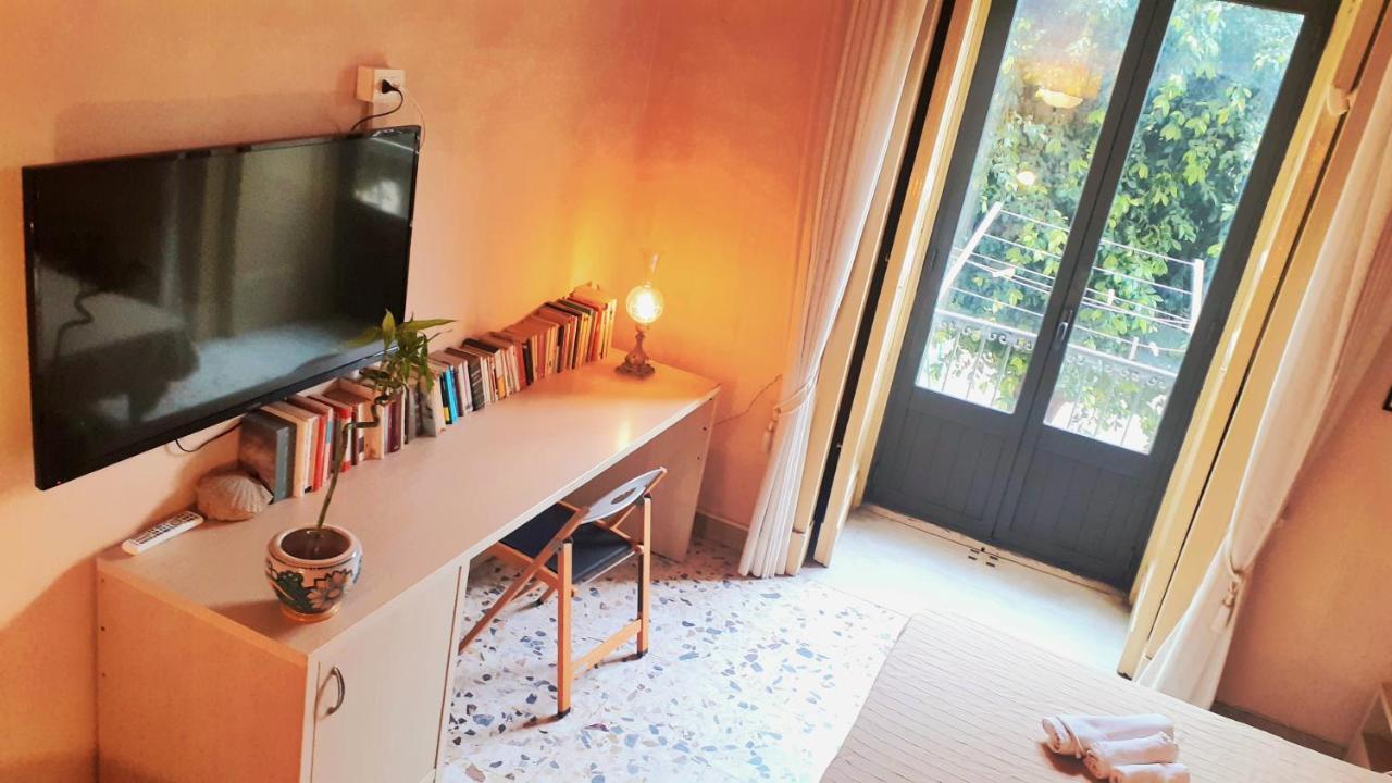 Bed And Books Isabella Bed & Breakfast คาตาเนีย ภายนอก รูปภาพ