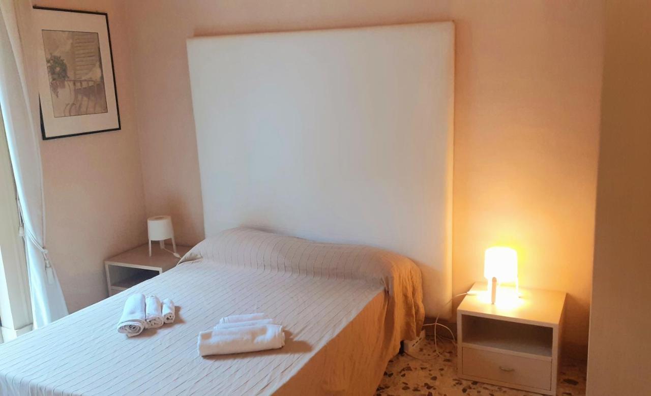 Bed And Books Isabella Bed & Breakfast คาตาเนีย ภายนอก รูปภาพ