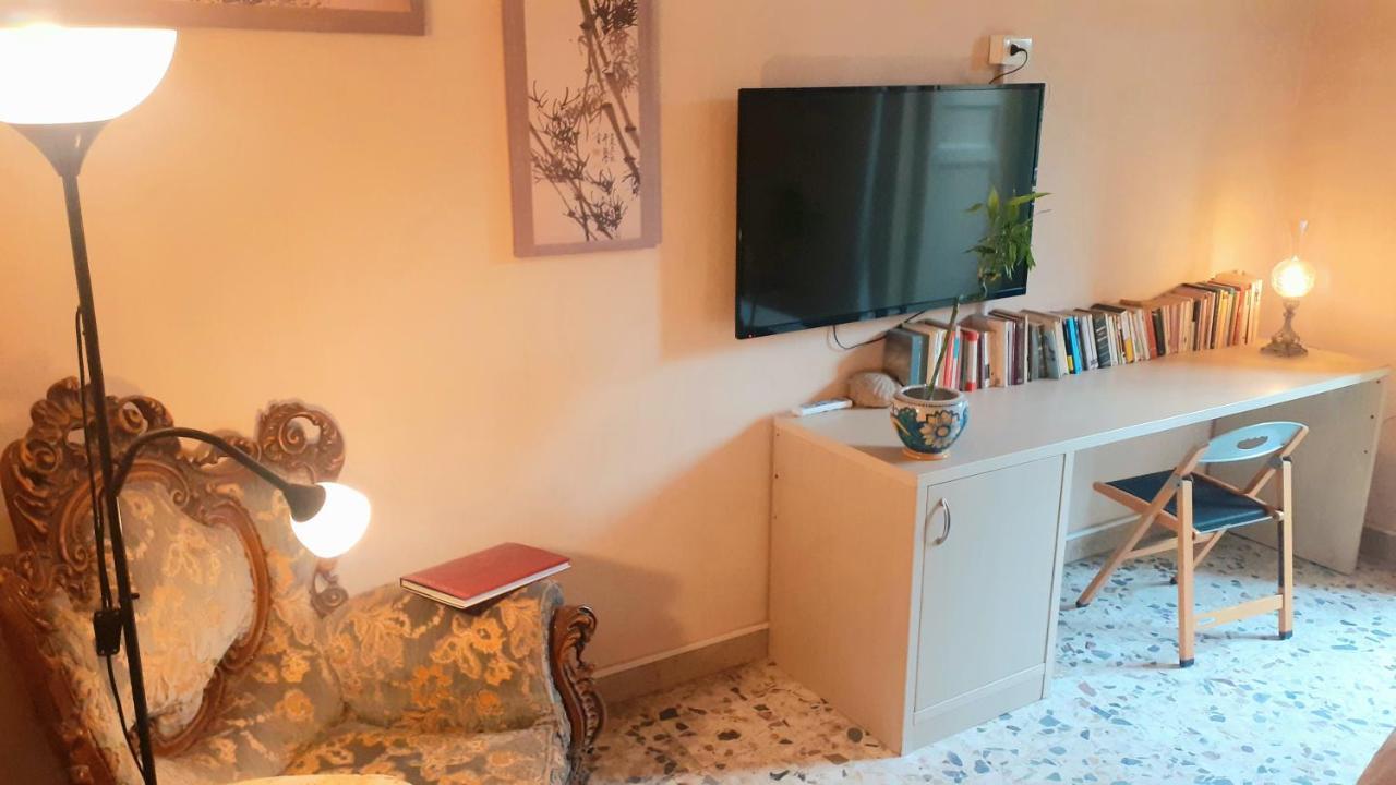 Bed And Books Isabella Bed & Breakfast คาตาเนีย ภายนอก รูปภาพ