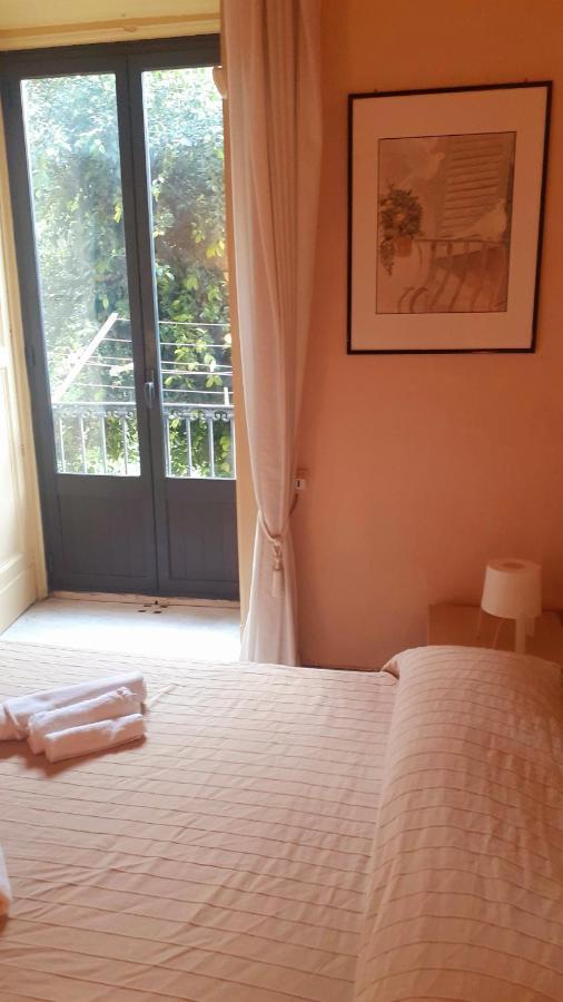 Bed And Books Isabella Bed & Breakfast คาตาเนีย ภายนอก รูปภาพ