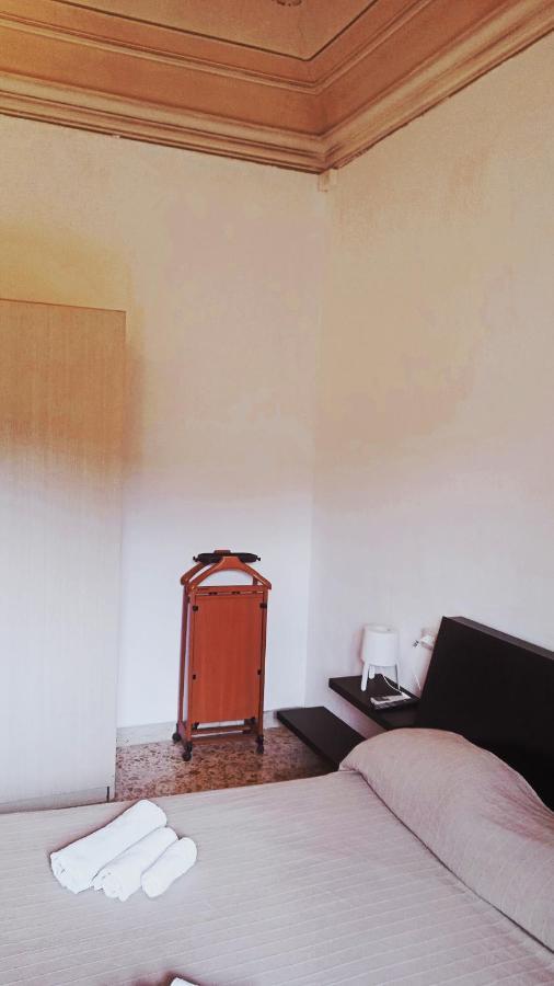 Bed And Books Isabella Bed & Breakfast คาตาเนีย ภายนอก รูปภาพ