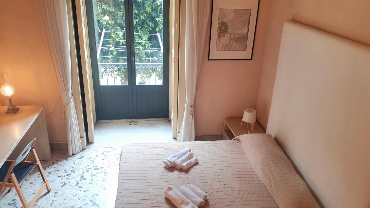 Bed And Books Isabella Bed & Breakfast คาตาเนีย ภายนอก รูปภาพ