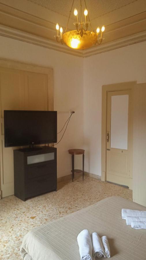 Bed And Books Isabella Bed & Breakfast คาตาเนีย ภายนอก รูปภาพ