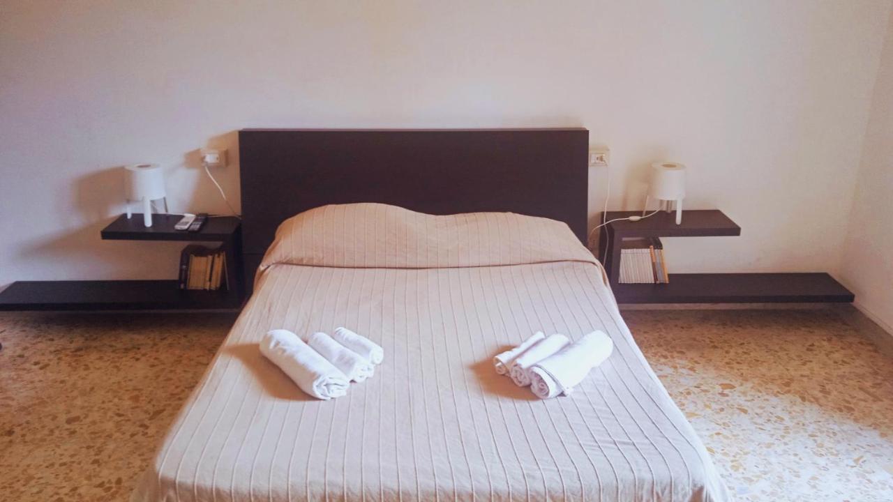Bed And Books Isabella Bed & Breakfast คาตาเนีย ภายนอก รูปภาพ