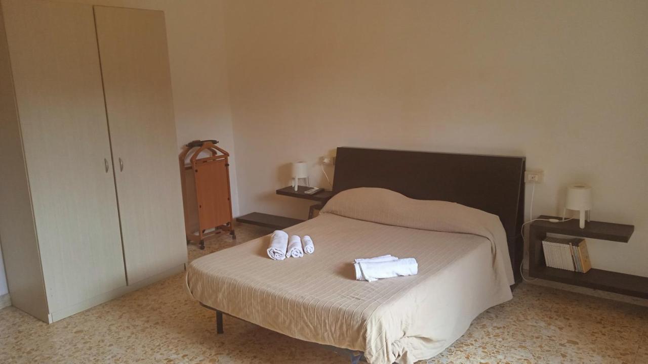 Bed And Books Isabella Bed & Breakfast คาตาเนีย ภายนอก รูปภาพ