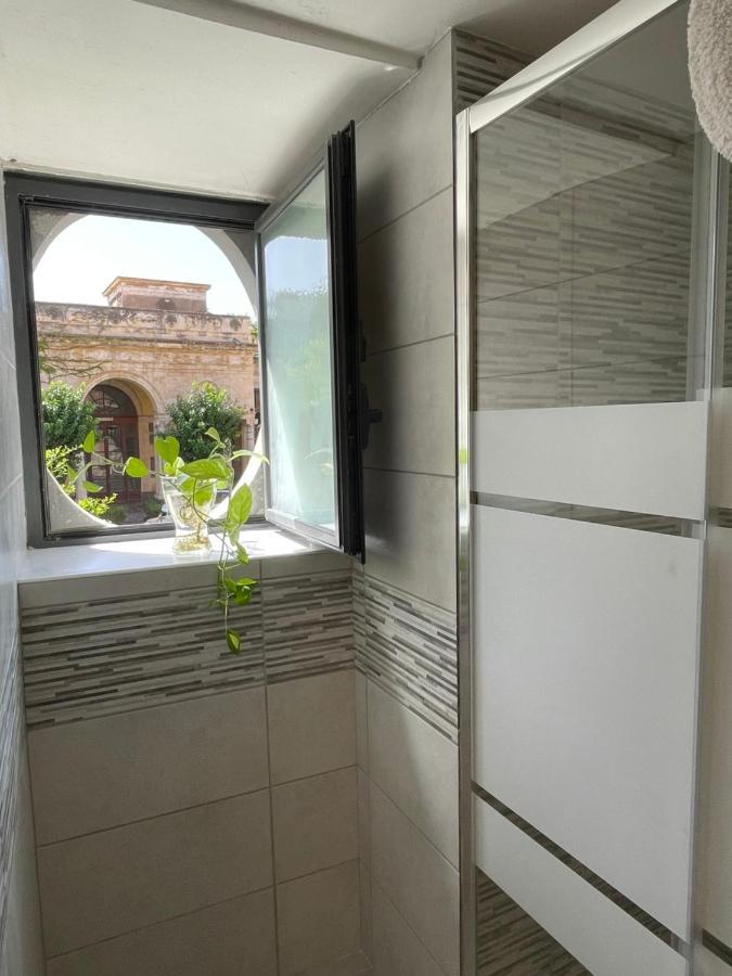 Bed And Books Isabella Bed & Breakfast คาตาเนีย ภายนอก รูปภาพ
