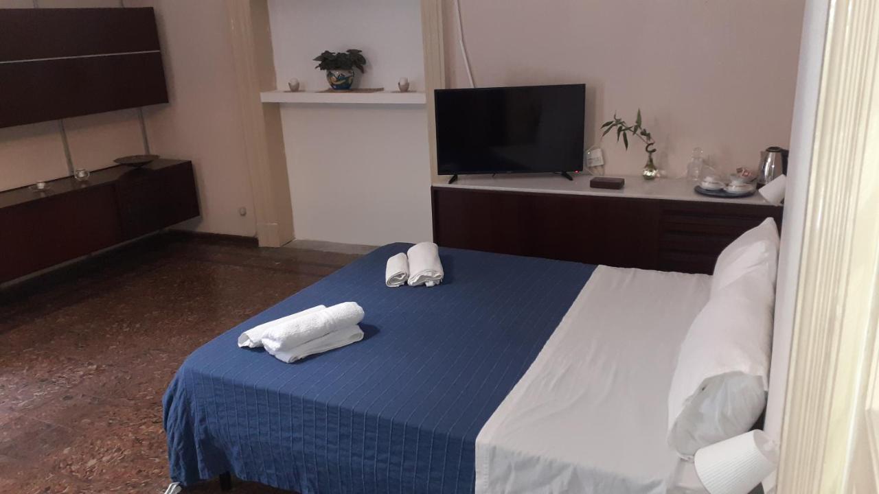 Bed And Books Isabella Bed & Breakfast คาตาเนีย ภายนอก รูปภาพ