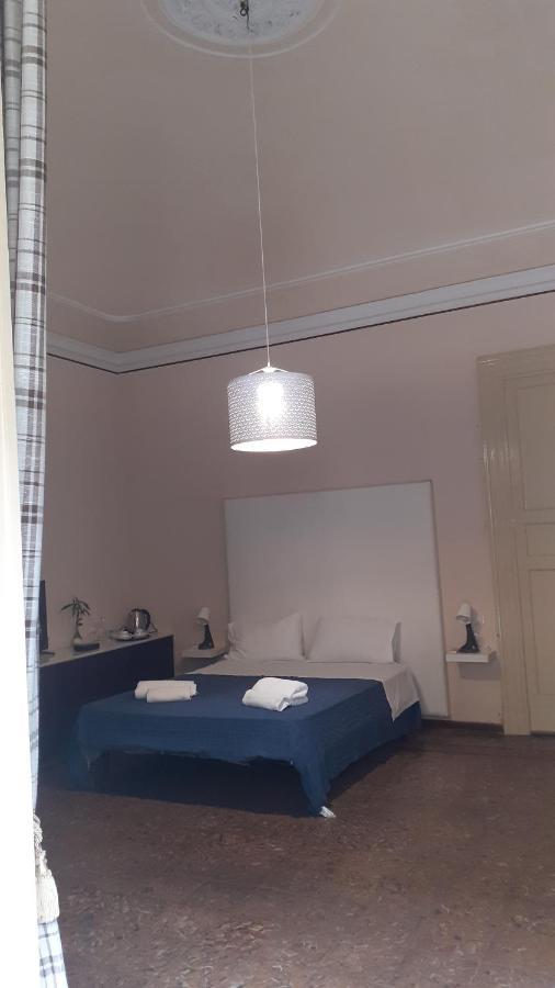Bed And Books Isabella Bed & Breakfast คาตาเนีย ภายนอก รูปภาพ