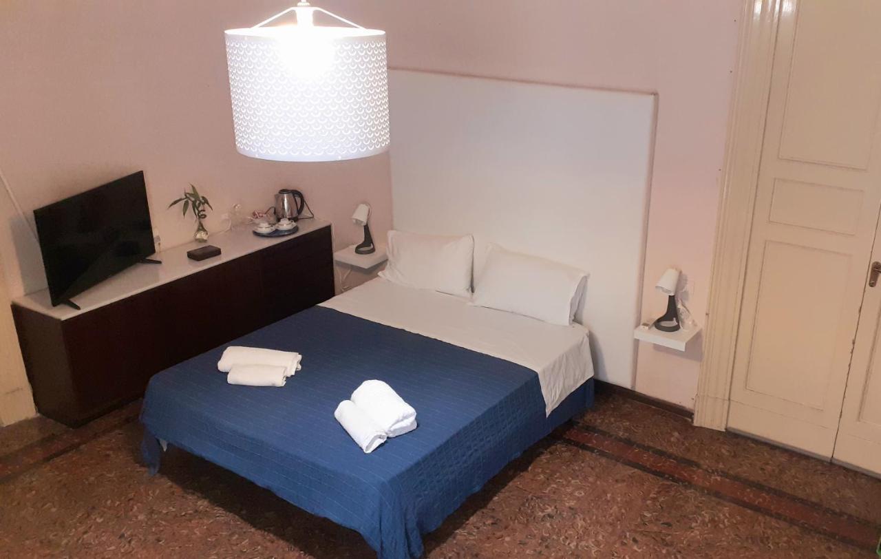 Bed And Books Isabella Bed & Breakfast คาตาเนีย ภายนอก รูปภาพ